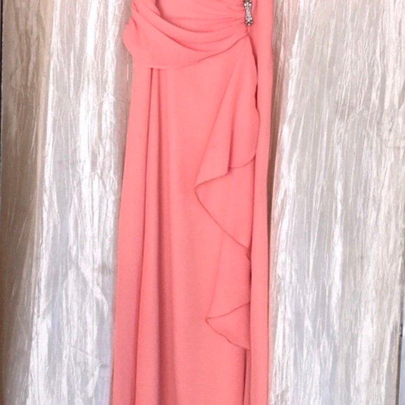 Formal Dress - Picture 3 of 4